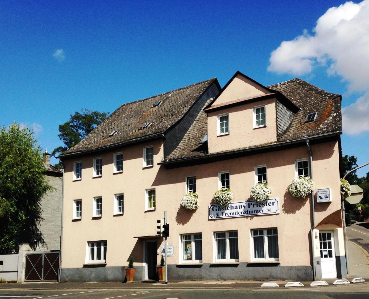 Hotel Gastehaus Priester Limburg an der Lahn Exterior photo